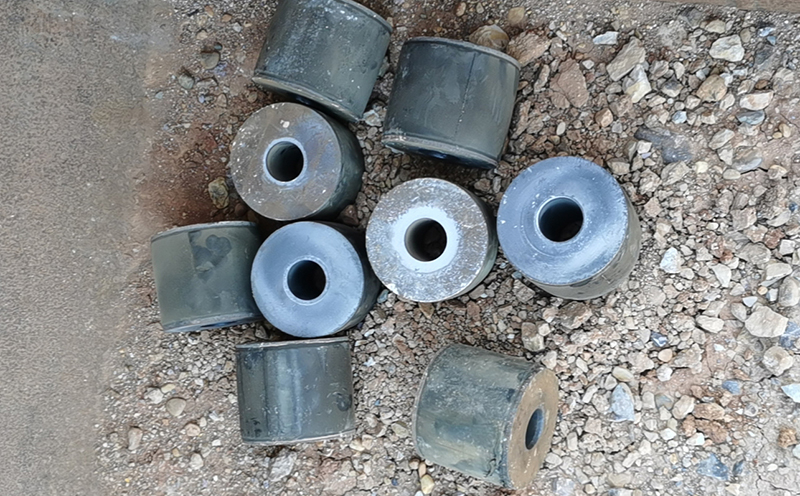 (二)假沖擊壓路機(jī)減震器揭底