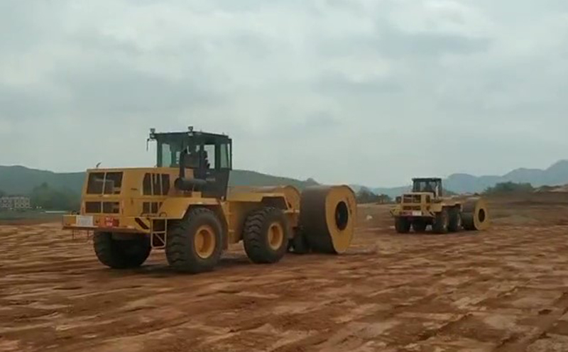 沖擊式壓路機